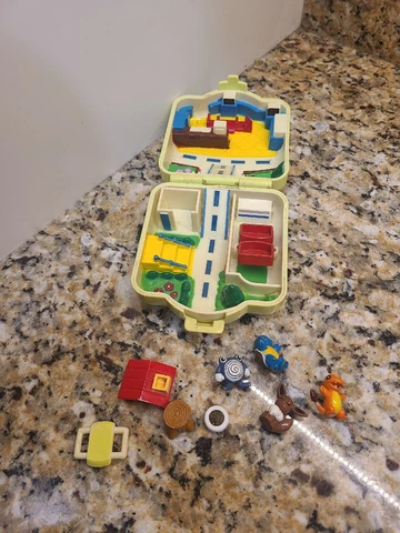 Pokemon 1997 Tomy Polly Pocket Mini Play Set Pokemon Center Looks Complete Cover