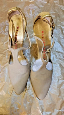 SHOES- NEW Walter Steiger Women's -Beige Pump with Gold Heel - Image 1 of 4