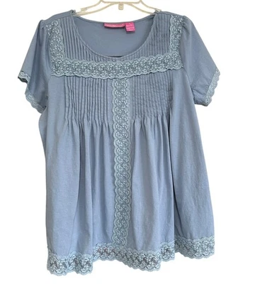 女式浅蓝色打褶束腰上衣,尺寸 1X 蕾丝细节 Cottagecore Fairy — 第 1/4 张图片