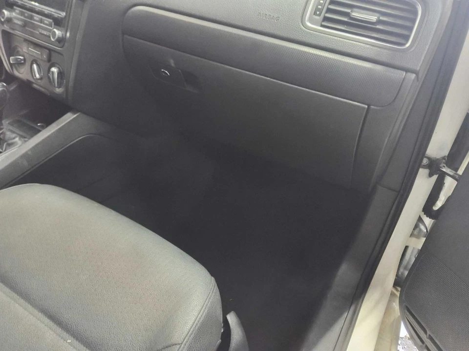 JETTA     2012 Glove Box 617757 Foto 1 de 1