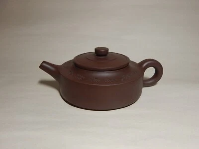 Tetera Qing Yixing arcilla punteada negra de YANG Pengnian 杨彭年原矿黑星土小周盘壶 Foto 1 de 4