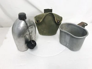 Cantimplora vintage del ejército de Estados Unidos de la Segunda Guerra Mundial con cubierta y taza cantimplora - est 1940’s  - Imagen 1 de 9