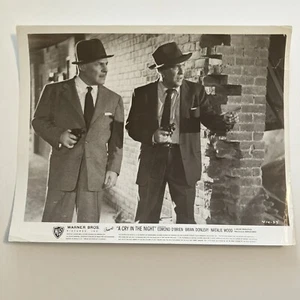 Ein Schrei in der Nacht 1956 Pressefoto - Edmond O’Brien & Brian Donlevy 8 x 10 schwarzweiß - Bild 1 von 6