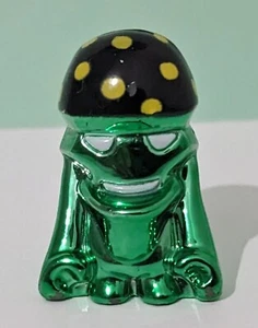 Gogo’s Crazy Bones Kustor #61 Green Metallic Figure - Picture 1 of 2