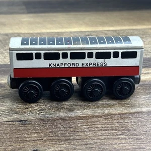 RARO AUTOBÚS EXPRESS KNAPFORD FERROCARRIL MADERA THOMAS & FRIENDS DE COLECCIÓN - Imagen 1 de 14