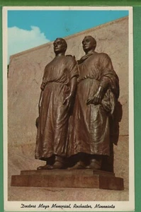 Vintage Minnesota MN Postkarte Ärzte Mayo Memorial Rochester Statuen  - Bild 1 von 4