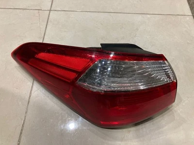 2014-2016 KIA FORTE LEFT DRIVER SIDE OUTER HALOGEN TAIL LIGHT KK5-E83 genuine Foto 1 de 2