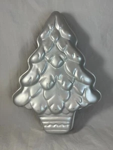 WILTON Cake Pan CHRISTMAS TREE Holiday Aluminum 502-1107 Vintage 1972 - Picture 1 of 3