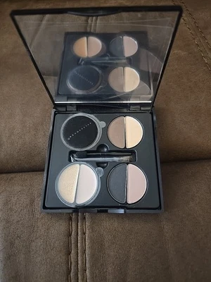 Paleta facial de cubierta transparente sofisticada, nueva sin caja Foto 1 de 4