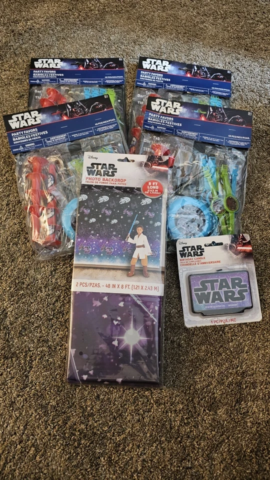 Nuevo Lote Favores Fiesta Cumpleaños Disney Guerra de las Galaxias-Vela Telón de Fondo y 4 paquetes de 48 piezas Foto 1 de 4