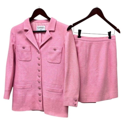 Tuta Chanel rosa misto lana cocco orlo bottoni catena tweed set up moda donna