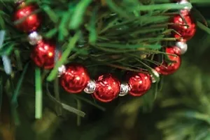 Silver and Red Bead Christmas Garland 6 Feet Shiny Holiday Decor - Picture 1 of 1