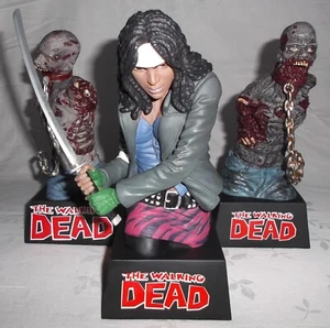 The Walking Dead Michonne & 2 Pet Zombies Bust Bank (Set) Diamond Select Toys - Bild 1 von 6