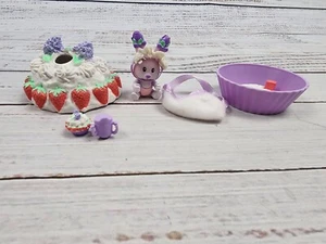 Tomy Kidsview TBG Tea Bunnies Baby Lilac Cuddles Strawberry Cupcake Complete - Picture 1 of 10
