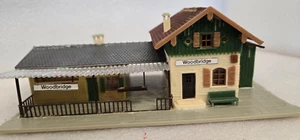 Faller HO Scale Modelleisenbahn gebautes Modell gebaut B-92 Bahnhofsgebäude - Bild 1 von 8