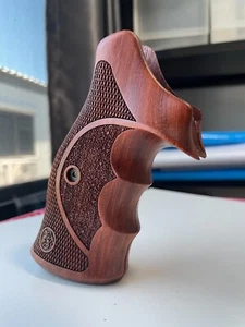New Decorative hard wood Grips for S&W, K/L ROUND BUTT 686; Closed back - Picture 1 of 6