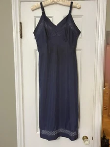 Slip interi vintage anni '60 blu navy modalità val con finiture all'uncinetto taglia 34 - Foto 1 di 11
