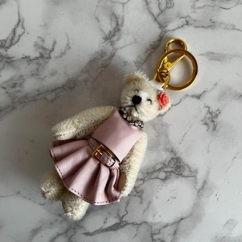 Portachiavi Prada orso bianco rosa vestito borsa ciondolo K6