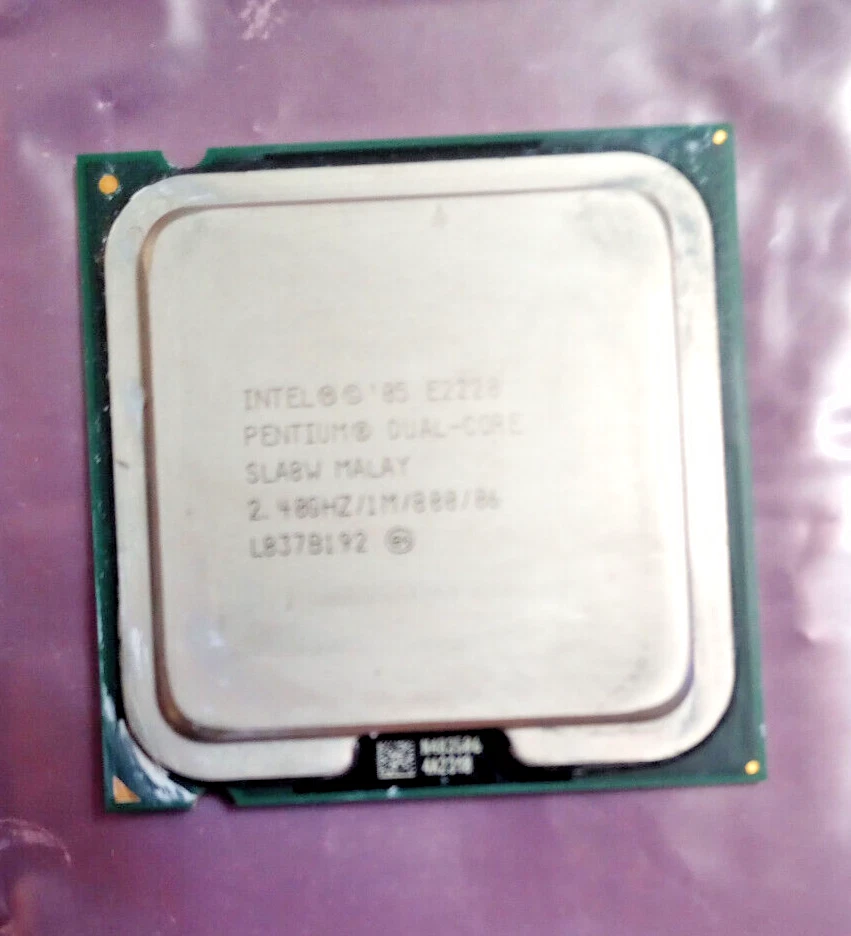 INTEL Pentium Dual Core CPU 2.4GHz 1MBc 800FSB E2220 Socket 775 SLA8W DUO - Image 1 of 1