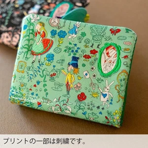 Cartera plegable Tsumori Chisato Alicia en el País de las Maravillas verde mujer compacta a presión NUEVA - Imagen 1 de 7