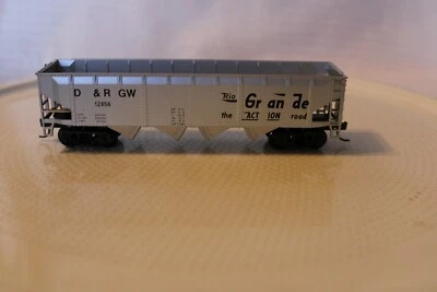 HO Scale AHM, 4 Bay Hopper, D&RGW Rio Grande, Silver, #12856 Built - Image 1 of 4