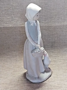 Vintage Zaphir Lladro Girl with Chicks in basket Porcelain Figurine. - Picture 1 of 5