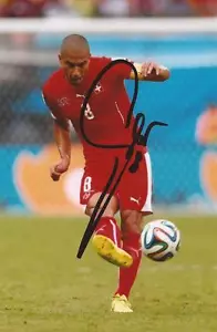SWITZERLAND & LEICESTER: GOKHAN INLER SIGNED 6x4 ACTION PHOTO+COA - Picture 1 of 1