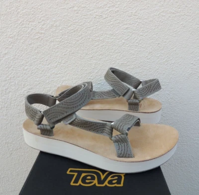 SANDALIAS DE CUERO GEOMÉTRICAS UNIVERSALES FORMA MEDIA TEVA DESERT SAGE, US 9/ EUR 40 ~NUEVAS Foto 1 de 4