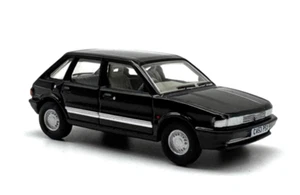 1:76 1983 Master Hatchback Classic Sports Model Diecast Metal Car - Picture 1 of 7