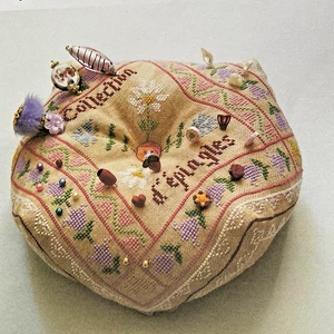 Dessins DHC Collection d'epingles Grand Biscornu Pins Collector Pincushion New - Picture 1 of 3