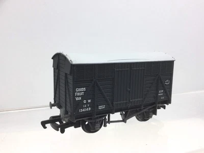 Mainline 37-174 OO Gauge GWR Fruit Van 134149 - Image 1 of 2