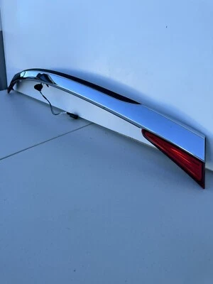 2011 2012 2013 2014 CHRYSLER 200 ACABAMENTO DE MOLDURA DE LUZ TRASEIRA CROMADA FABRICANTE DE EQUIPAMENTO ORIGINAL GRAU A - Imagem 1 de 4