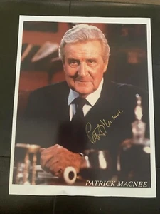 FOTO FIRMADA A MANO POR PATRICK MACNEE 8X10" ORO SHARPIE SIN CERTIFICADO DE AUTENTICIDAD AVENGERS - Imagen 1 de 5