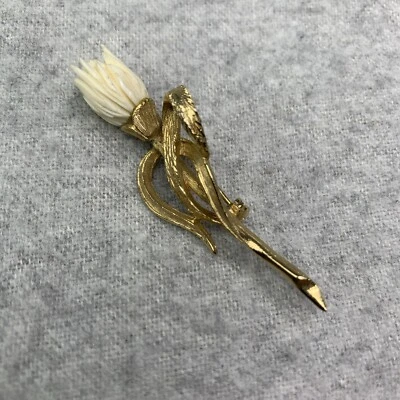 Bonito broche prendedor de tulipán blanco con tallo dorado Foto 1 de 4