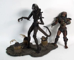 Alien Warrior mit Base und gratis Predator lose McFarlane Toys 291TF47 - Bild 1 von 5