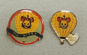 Ms. Kitty Heißluftballon Pins / 2er Set 2 sehr guter Zustand - Bild 1 von 3