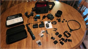 2 GoPRO 10 With Accesories - Picture 1 of 7