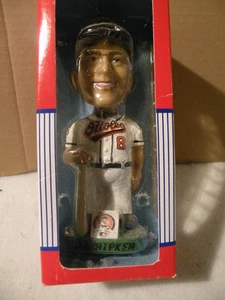 BOBBLE DOBBLE BALTIMORE ORIOLES CAL RIPKEN JR. 2001 BOBBLEHEAD NUOVO CON SCATOLA - Foto 1 di 3