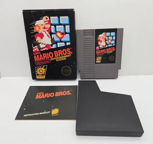 Juego Nintendo Mario Bros NES-GP CIB 5 tornillos pestaña sin perforar 1985 - Imagen 1 de 24