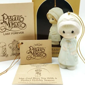 PRECIOUS MOMENTS 1984 May God Bless You w/ Perfect Holiday 3.25" Ornament E-5390 - Picture 1 of 10