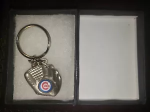 Chicago Cubs Silver Color Glove Mitt Team Logo in Palm Key Ring Keychain MLB Fan - Picture 1 of 3