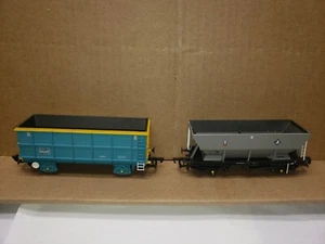 Lot Of 2 Used ASSORTED RAILCARS HO SCALE MODEL TRAIN CARS  GONDOLA Locomotive  - Picture 1 of 16