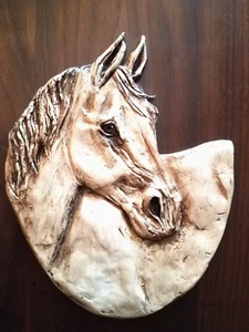 CABEZA DE CABALLO Escultura bajorrelieve Placa de Pared sobre NOGAL Firmada 9 X 12" - Imagen 1 de 4
