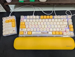 YUNZII 75% Mechanical Keyboard with Crayon Shin-chan Keycaps and Numpad - Picture 1 of 4
