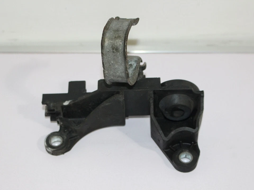 2006 Ford Focus ST MK2 5DR Pipe bracket - Image 1 of 2