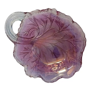 "Plato de baratija Indiana Glass Guijarro Leaf púrpura/rojo 5,5"" X 4,5""" - Imagen 1 de 3