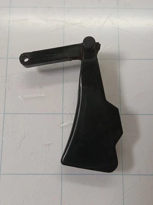 Gatillo de motosierra STIHL 311Y usado Foto 1 de 2