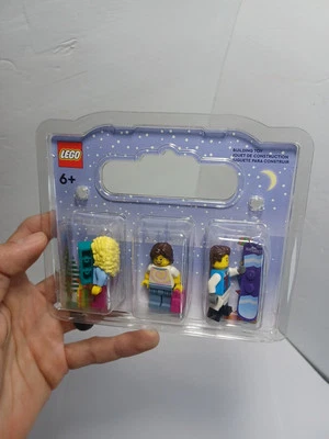 Lego Legoland Holiday 3 Minifigures Blister Pack 2016 - 853606 - - Image 1 of 4