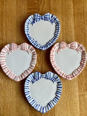 Juego de 4 placas de arco con borde rojo y blanco de mayólica Lillian Vernon de colección Foto 1 de 4