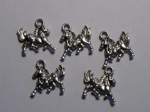 21 - SMALL TROTTING HORSES FOR COUNTRY CHARMS NECKLACE, BRACELET OR EARRINGS. - Picture 1 of 3